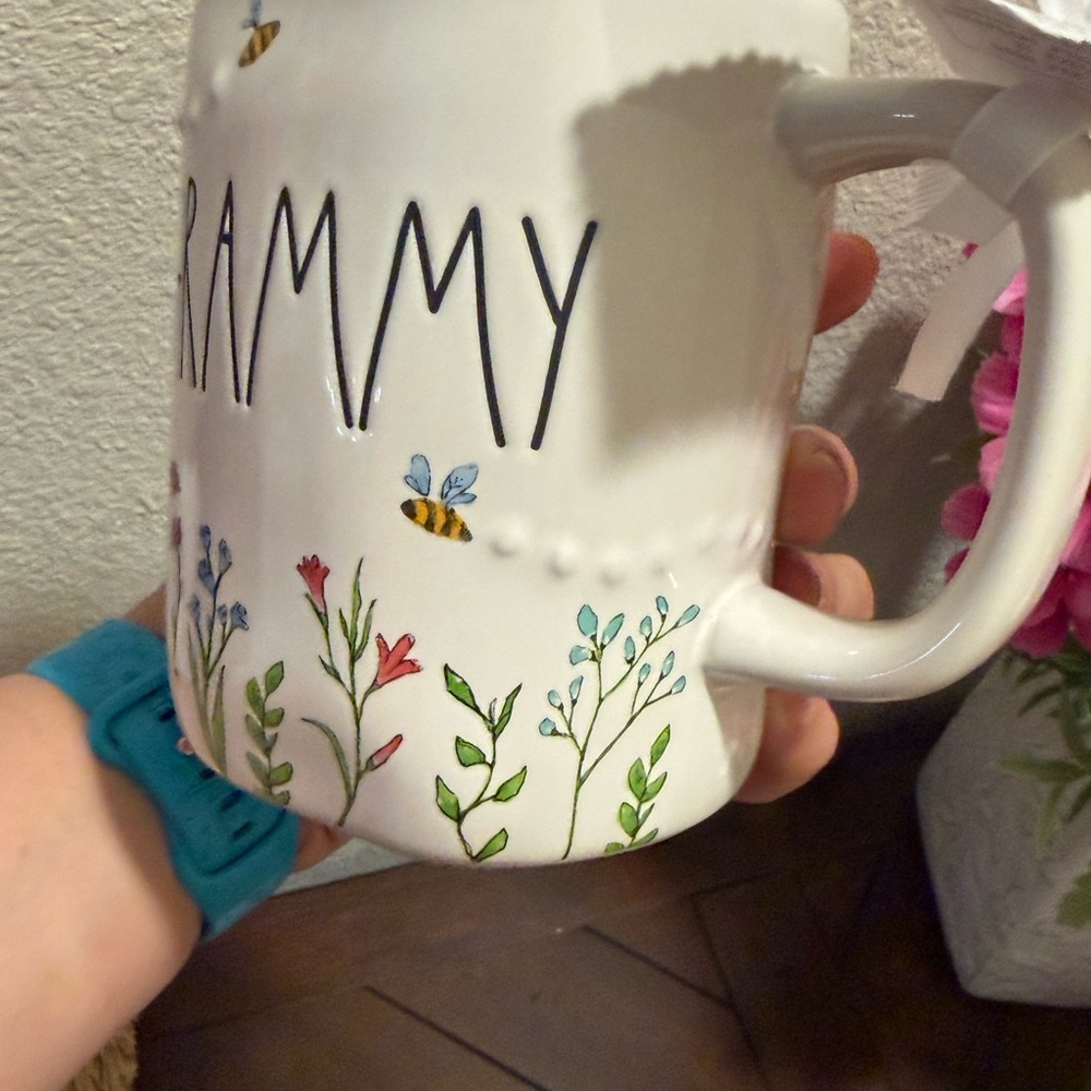 Rae Dunn White Ceramic Mug with Floral & Bee 🐝 Pattern- GRAMMY- NWT - Picture 8 of 8